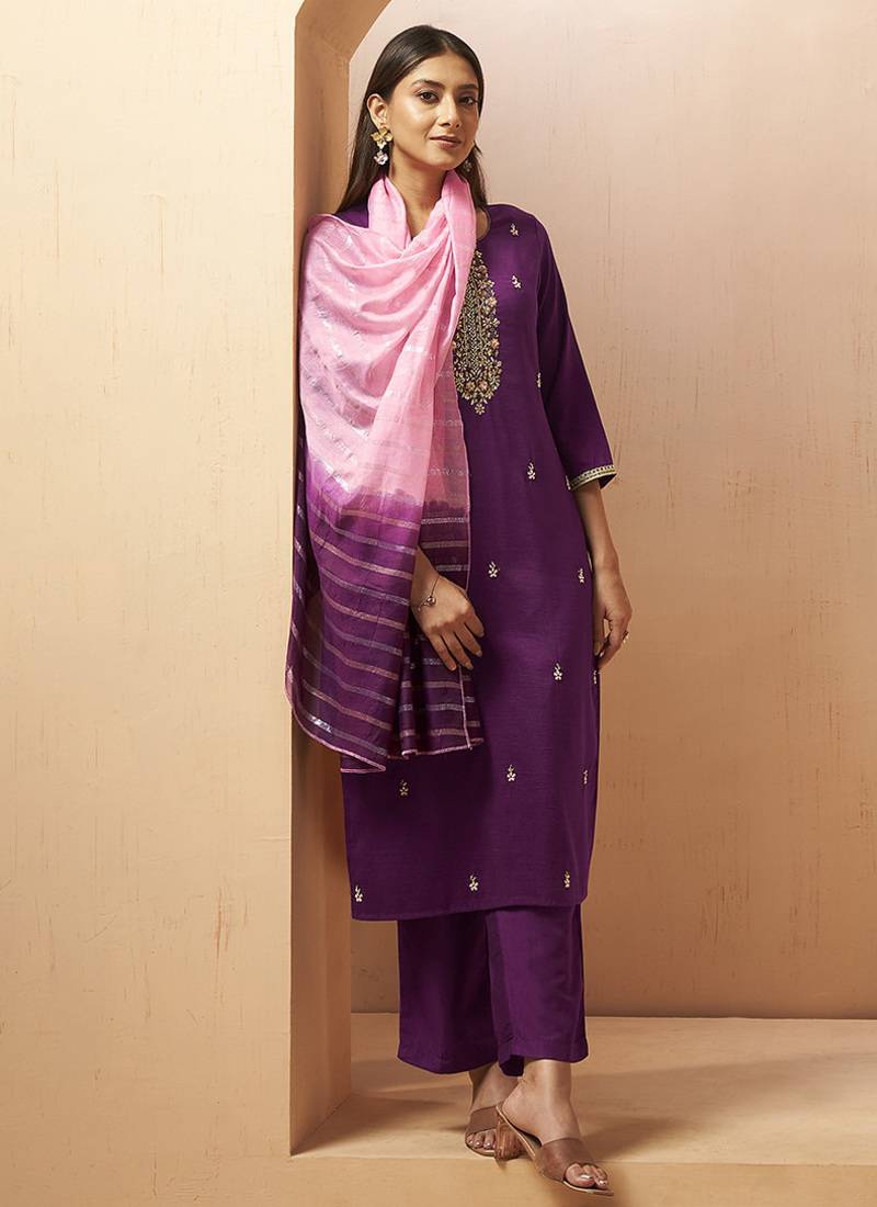 Wine embroidered with handwork
 chinnon straight