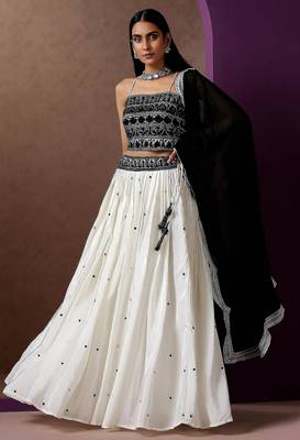 Embroidered work silk Blend Lehenga choli with Dupatta. 3