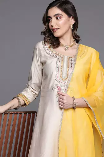 Yoke Design Liva Kurta with Trousers & With Dupatta