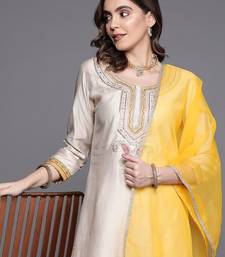 Yoke Design Liva Kurta with Trousers & With Dupatta