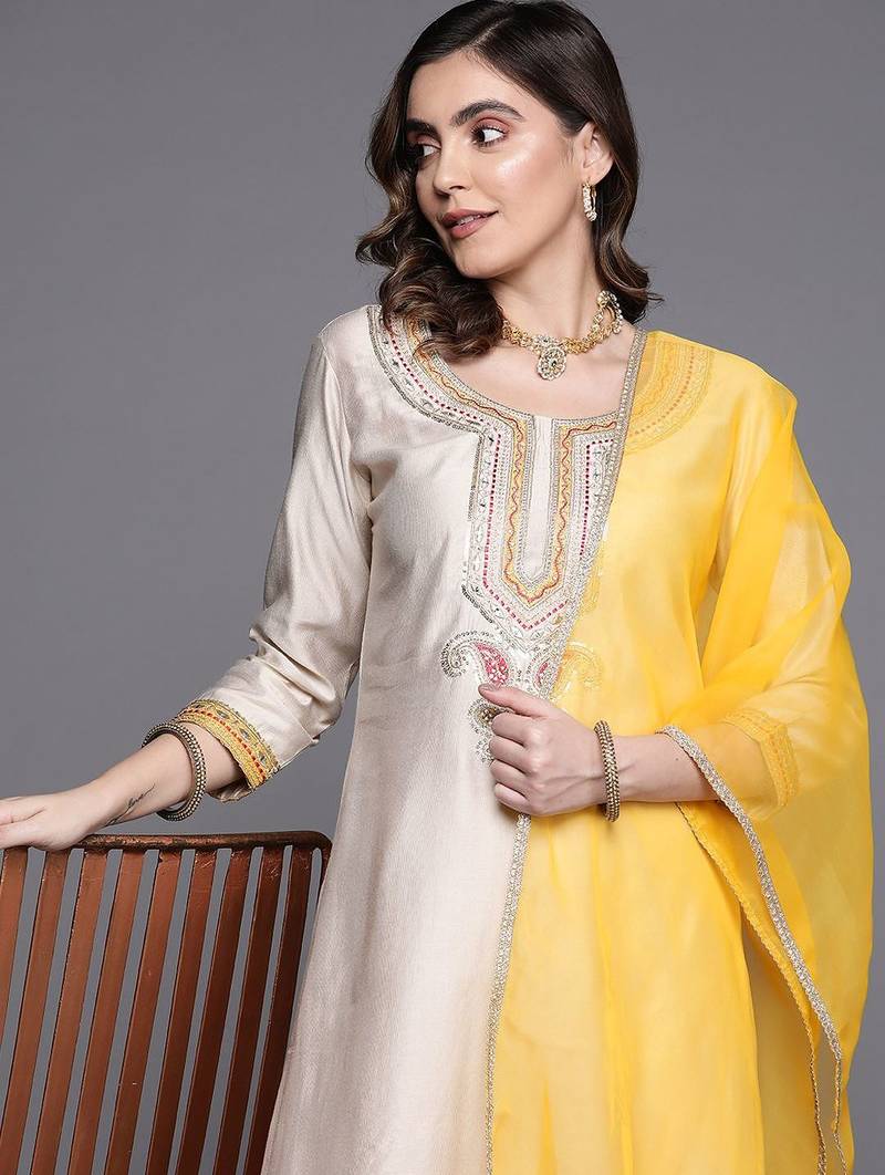 Yoke Design Liva Kurta with Trousers & With Dupatta