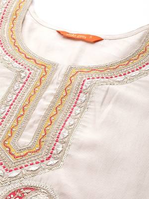Yoke Design Liva Kurta with Trousers & With Dupatta 3