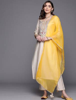 Yoke Design Liva Kurta with Trousers & With Dupatta 1