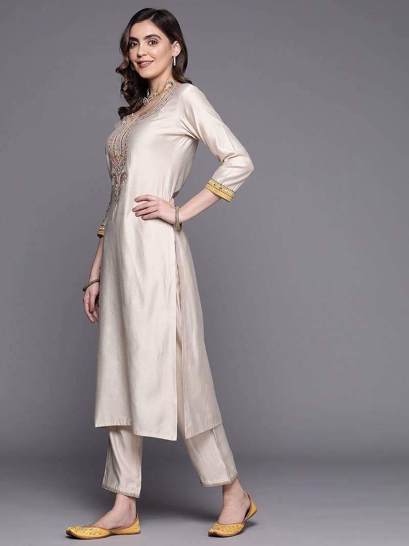 Yoke Design Liva Kurta with Trousers & With Dupatta