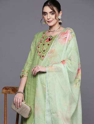 Floral Embroidered Regular Thread Work Pure Cotton Kurta With Trousers & Dupatta 2