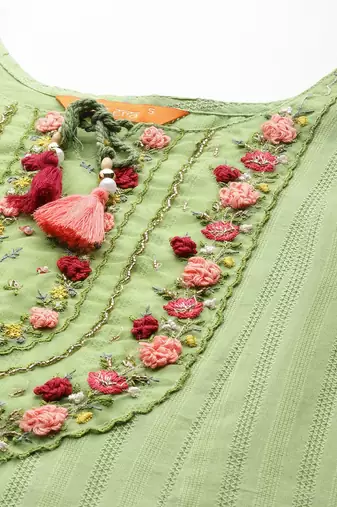 Floral Embroidered Regular Thread Work Pure Cotton Kurta With Trousers & Dupatta
