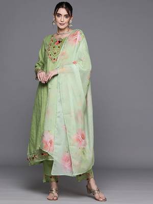 Floral Embroidered Regular Thread Work Pure Cotton Kurta With Trousers & Dupatta 1