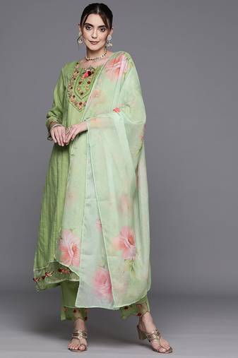 Floral Embroidered Regular Thread Work Pure Cotton Kurta With Trousers & Dupatta