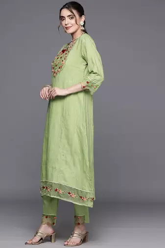 Floral Embroidered Regular Thread Work Pure Cotton Kurta With Trousers & Dupatta