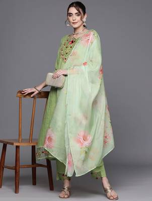 Floral Embroidered Regular Thread Work Pure Cotton Kurta With Trousers & Dupatta 8