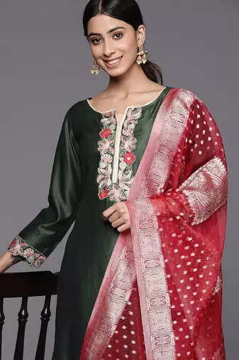 Floral Embroidered Sequinned Liva Kurta with Trousers & With Dupatta