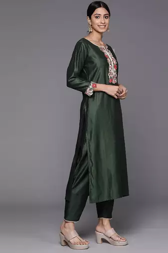 Floral Embroidered Sequinned Liva Kurta with Trousers & With Dupatta