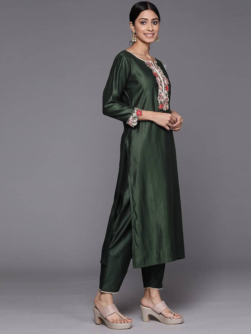 Floral Embroidered Sequinned Liva Kurta with Trousers & With Dupatta
