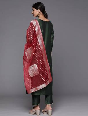 Floral Embroidered Sequinned Liva Kurta with Trousers & With Dupatta 7