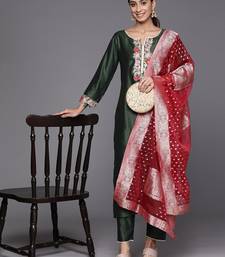 Floral Embroidered Sequinned Liva Kurta with Trousers & With Dupatta
