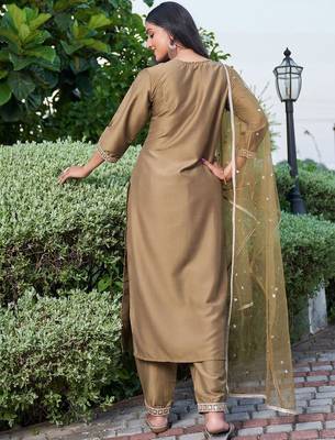 Floral Embroidered Sequinned Staight Kurta & Trousers With Dupatta 4