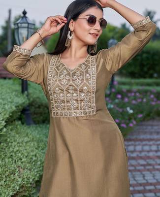 Floral Embroidered Sequinned Staight Kurta & Trousers With Dupatta 6