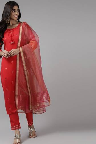 Women Red Floral Embroidered Regular Kurta with Trousers & With Dupatta