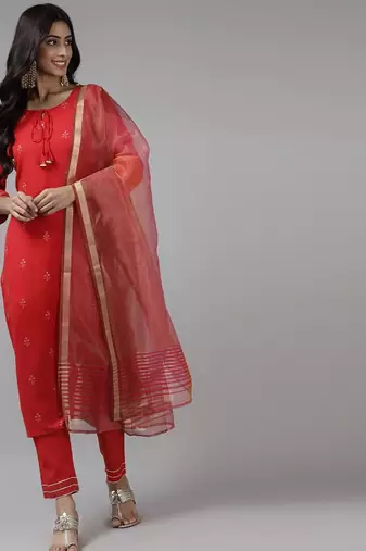 Women Red Floral Embroidered Regular Kurta with Trousers & With Dupatta