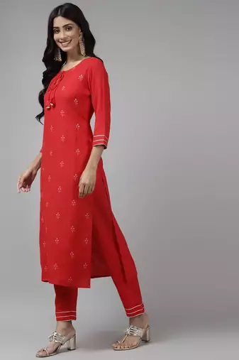 Women Red Floral Embroidered Regular Kurta with Trousers & With Dupatta