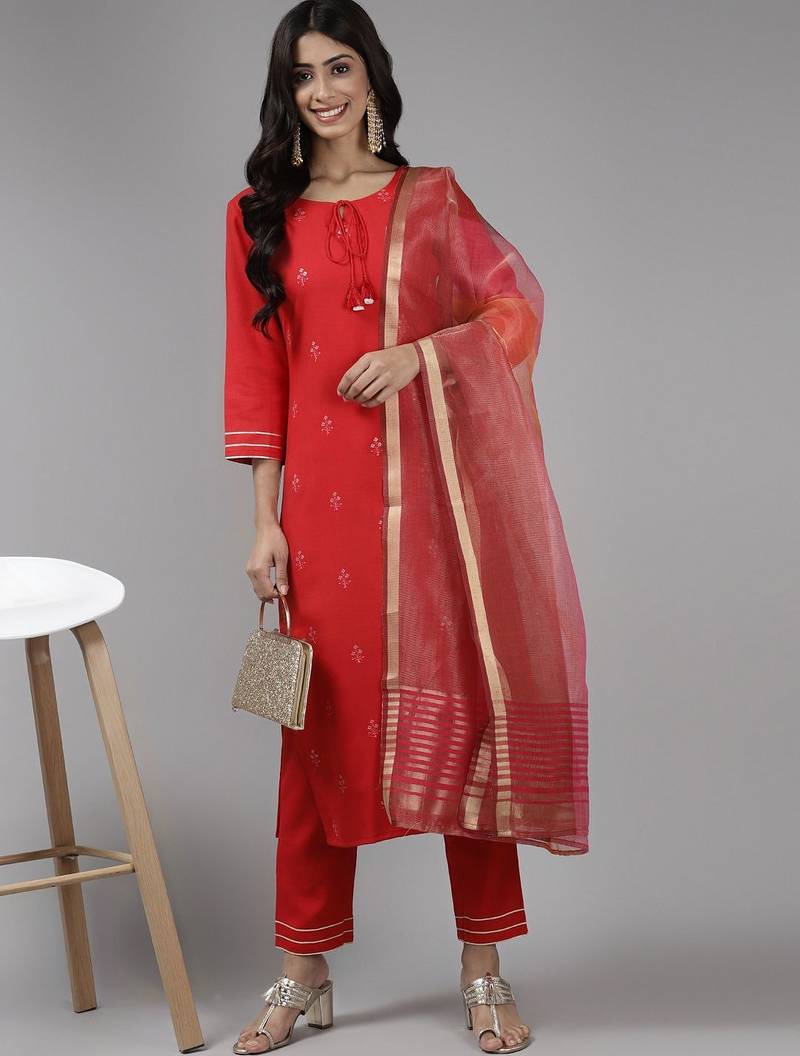 Women Red Floral Embroidered Regular Kurta with Trousers & With Dupatta