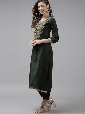 Floral Embroidered Sequinned Liva Kurta With Trousers & Dupatta 5