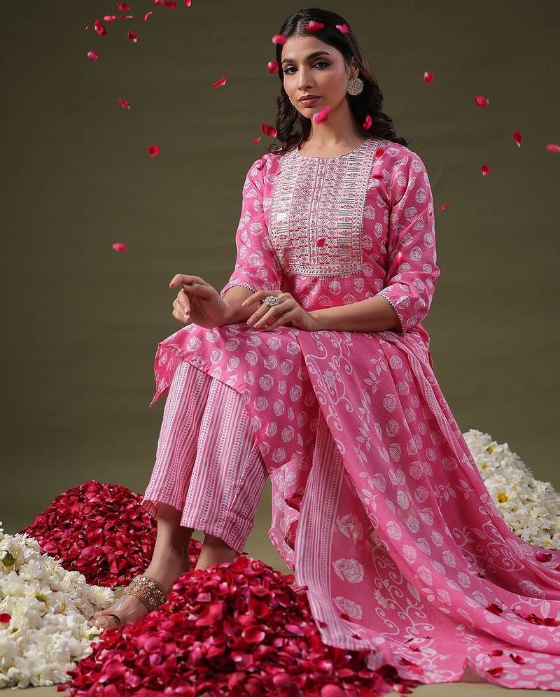 Women Floral Printed Regular Gotta Patti Cotton Kurta with Trousers & Dupatta