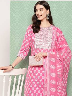 Women Floral Printed Regular Gotta Patti Cotton Kurta with Trousers & Dupatta 3