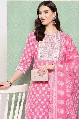 Women Floral Printed Regular Gotta Patti Cotton Kurta with Trousers & Dupatta