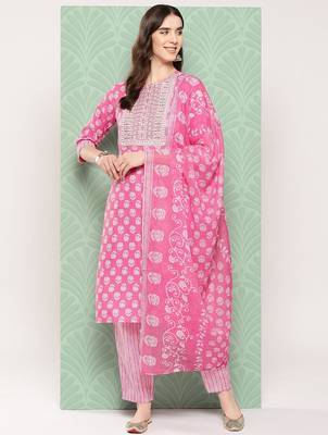 Women Floral Printed Regular Gotta Patti Cotton Kurta with Trousers & Dupatta 1