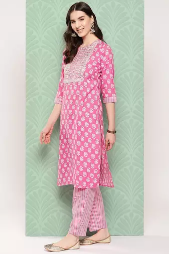 Women Floral Printed Regular Gotta Patti Cotton Kurta with Trousers & Dupatta