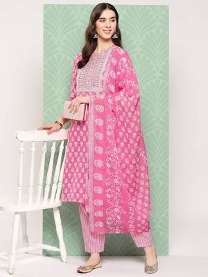 Women Floral Printed Regular Gotta Patti Cotton Kurta with Trousers & Dupatta 6