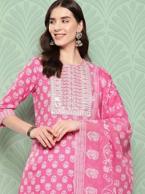 Women Floral Printed Regular Gotta Patti Cotton Kurta with Trousers & Dupatta 7