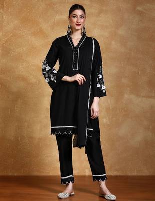 Women Floral Embroidered Kurta with Trousers & Dupatta 1