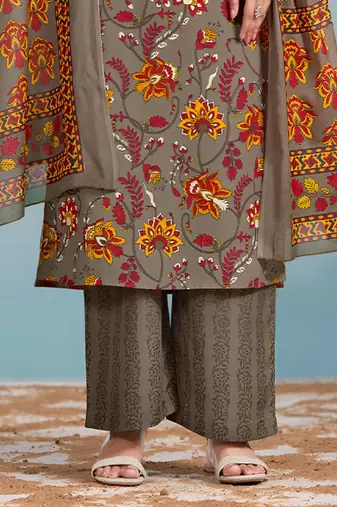 Women Ethnic Motifs Printed Regular Kurta with Trousers & With Dupatta