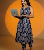 Women Paisley Printed Regular Kurta with Trousers