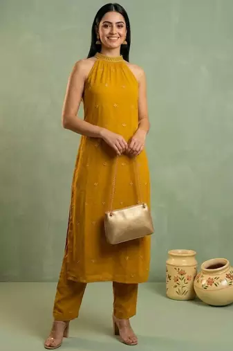 Women Ethnic Motifs Embroidered Regular Thread Work Silk Georgette Kurta with Trousers