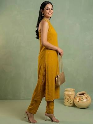 Women Ethnic Motifs Embroidered Regular Thread Work Silk Georgette Kurta with Trousers 3