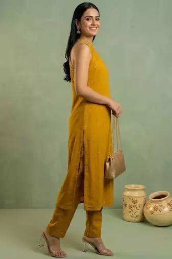 Women Ethnic Motifs Embroidered Regular Thread Work Silk Georgette Kurta with Trousers