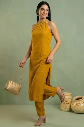 Women Ethnic Motifs Embroidered Regular Thread Work Silk Georgette Kurta with Trousers