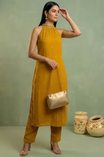 Women Ethnic Motifs Embroidered Regular Thread Work Silk Georgette Kurta with Trousers