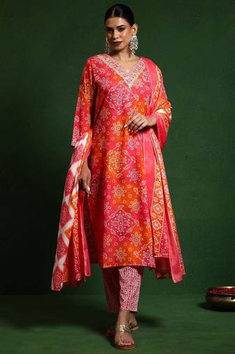 Bandhani Printed V-Neck Thread Work Kurta With Trousers & Dupatta