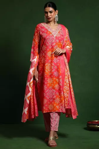 Bandhani Printed V-Neck Thread Work Kurta With Trousers & Dupatta