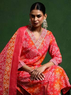 Bandhani Printed V-Neck Thread Work Kurta With Trousers & Dupatta 5