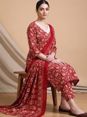 Women Floral Printed Regular Chikankari Kurta with Trousers & With Dupatta 2