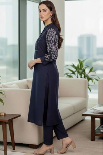 Women Ethnic Motifs Embroidered Panelled Thread Work Kurta with Trousers