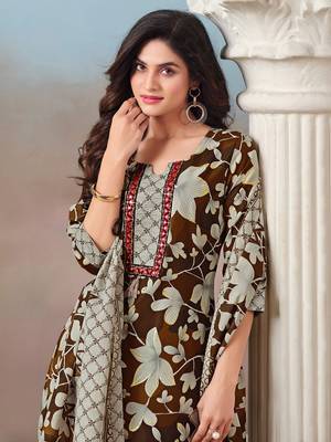 Women Floral Printed Regular Kurta with Trousers & With Dupatta 2