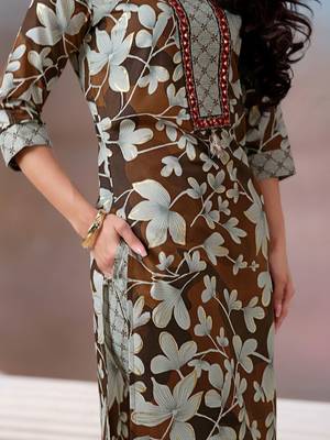 Women Floral Printed Regular Kurta with Trousers & With Dupatta 7
