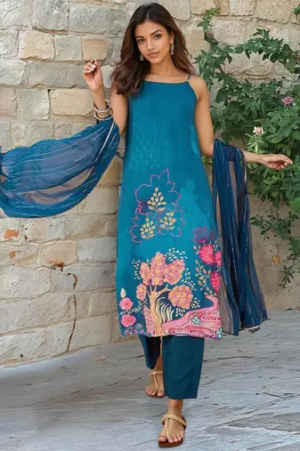 Women Floral Printed Regular Beads and Stones Kurta with Trousers & With Dupatta