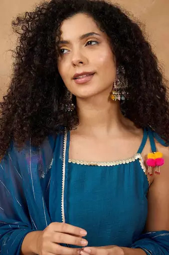 Women Floral Printed Regular Beads and Stones Kurta with Trousers & With Dupatta